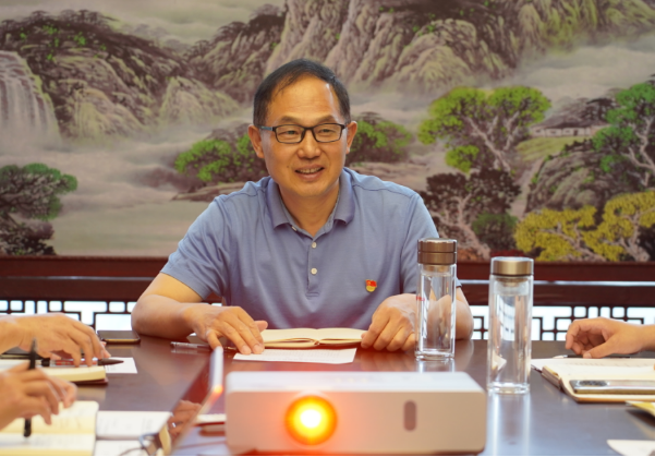 市產(chǎn)業(yè)集團(tuán)直屬單位黨委召開(kāi)黨支部書記會(huì)議456.png